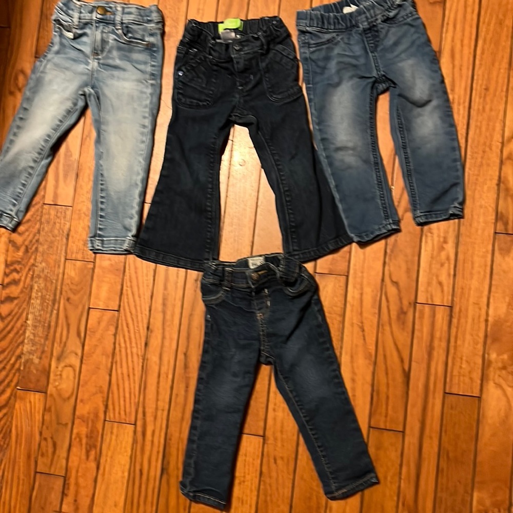 Little girl’s jeans/ 4 pairs of jeans, sold all together